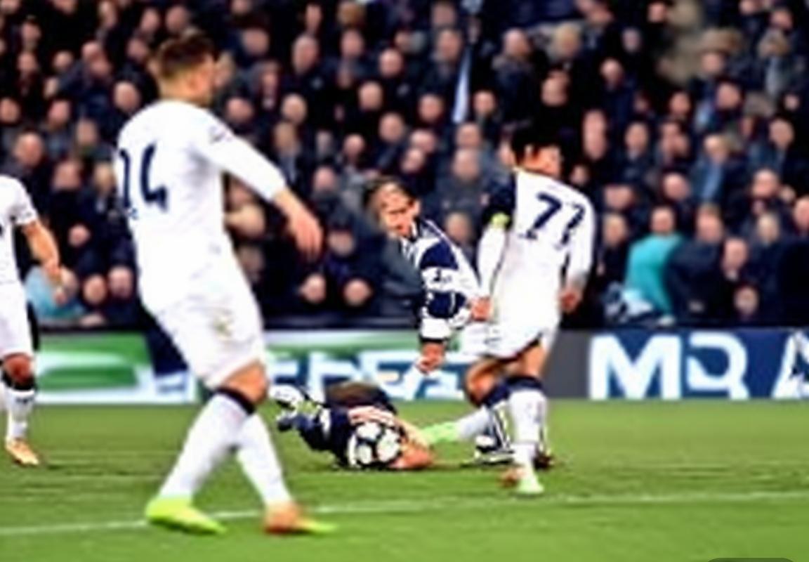 热刺欧冠小组赛点球制胜：西蒙斯破门库杜斯点射锁定胜局